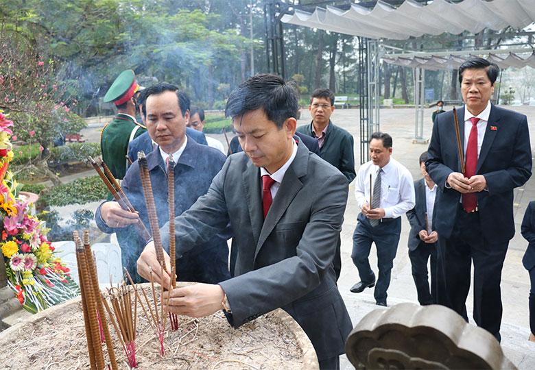 Lãnh đạo tỉnh Quảng Trị viếng, dâng hương, dâng hoa tri ân các anh hùng liệt sỹ nhân dịp Tết Nguyên đán Tân Sửu 2021