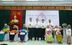Phó Thủ tướng Vương Đình Huệ tri ân các anh hùng liệt sỹ tại Quảng Trị