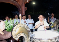 Phó Thủ tướng Chính phủ Vương Đình Huệ tri ân các anh hùng liệt sỹ tại Quảng Trị